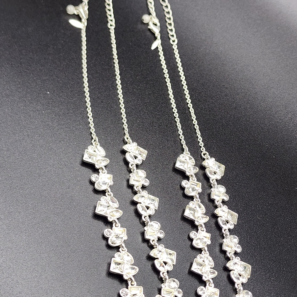 Elegant Silver Necklace‎ with Crystal Accents - Picture 2 of 10